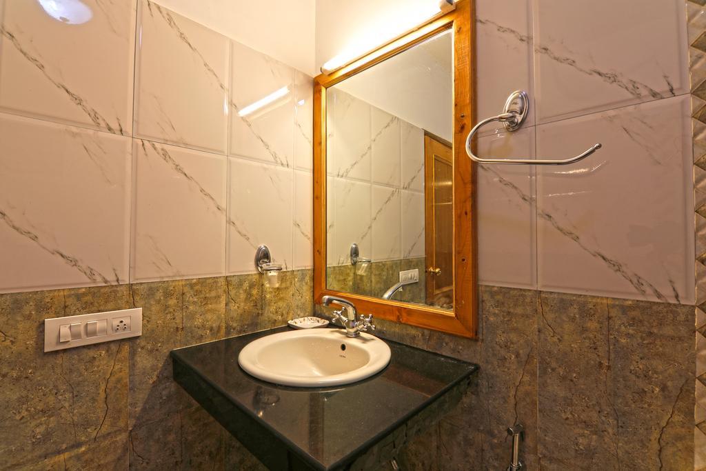 Hotel Prini Inn Маналі Екстер'єр фото